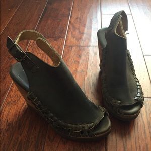 Very Volatile leather wedges